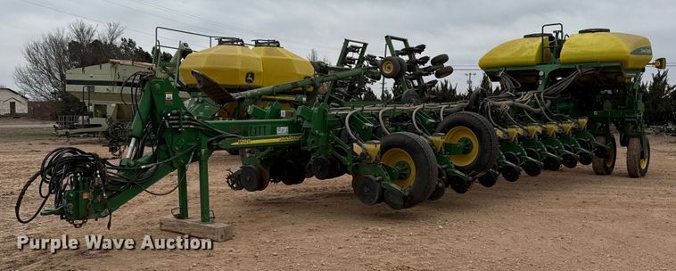2013 John Deere 1770NT no-till planter - ED5551