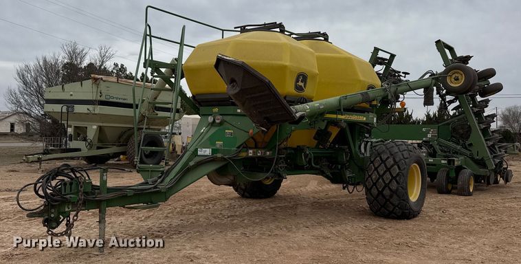 2009 John Deere 1890 air seeder - ED5552