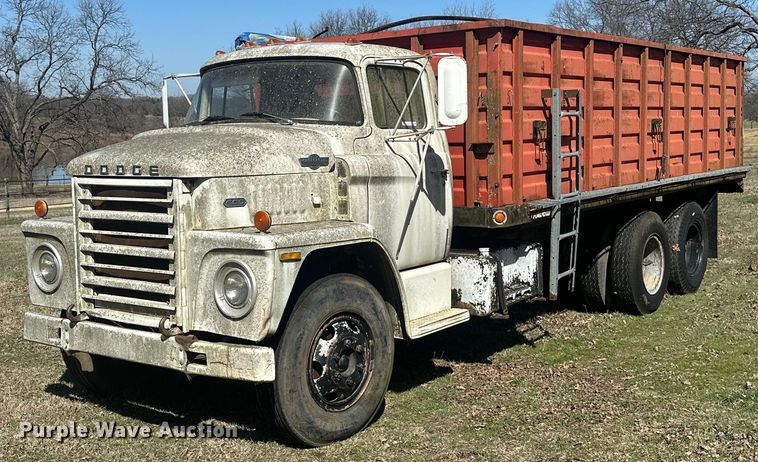 1973 Dodge C600 grain truck - EK0518