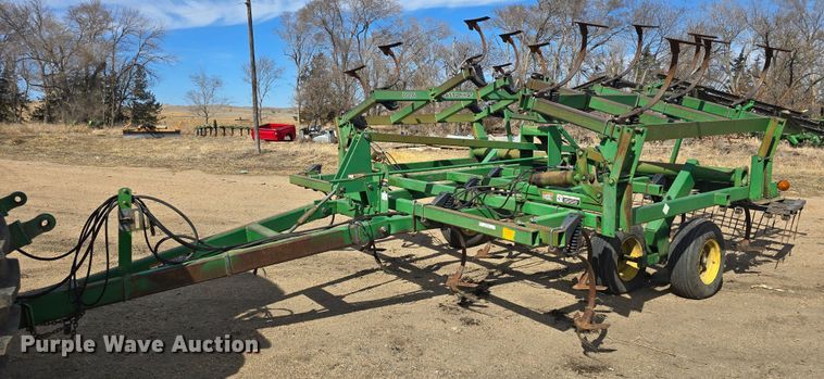 John Deere 980 field cultivator - NC9262