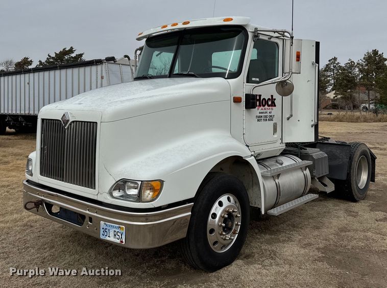 2003 International 9200i semi truck - NN9654