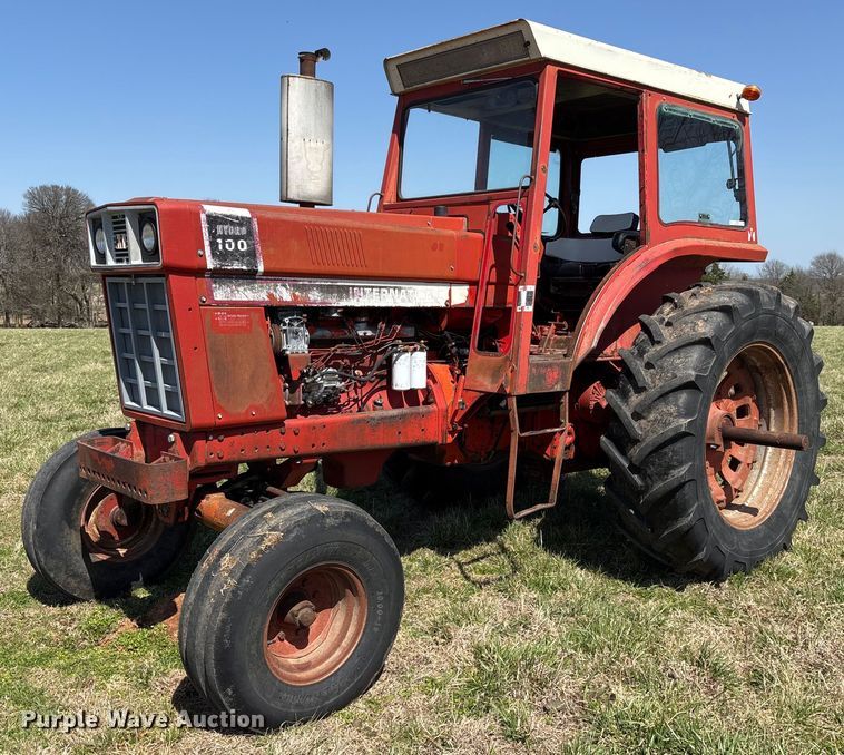 International Hydro 100 tractor - OB9481