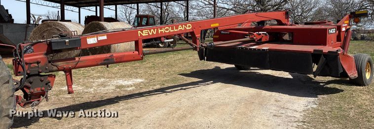 2005 New Holland Discbine 1432 swather / windrower - OB9559