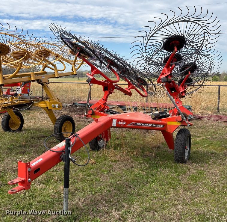Kuhn SR 108 Gii hay rake - OB9563