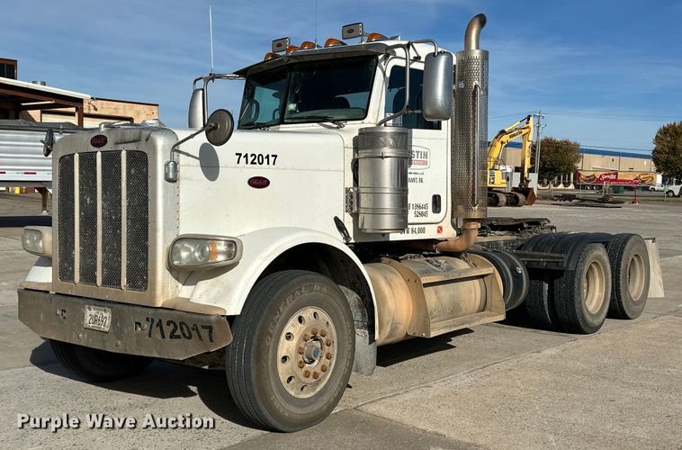 2013 Peterbilt 388 semi truck - DT6570