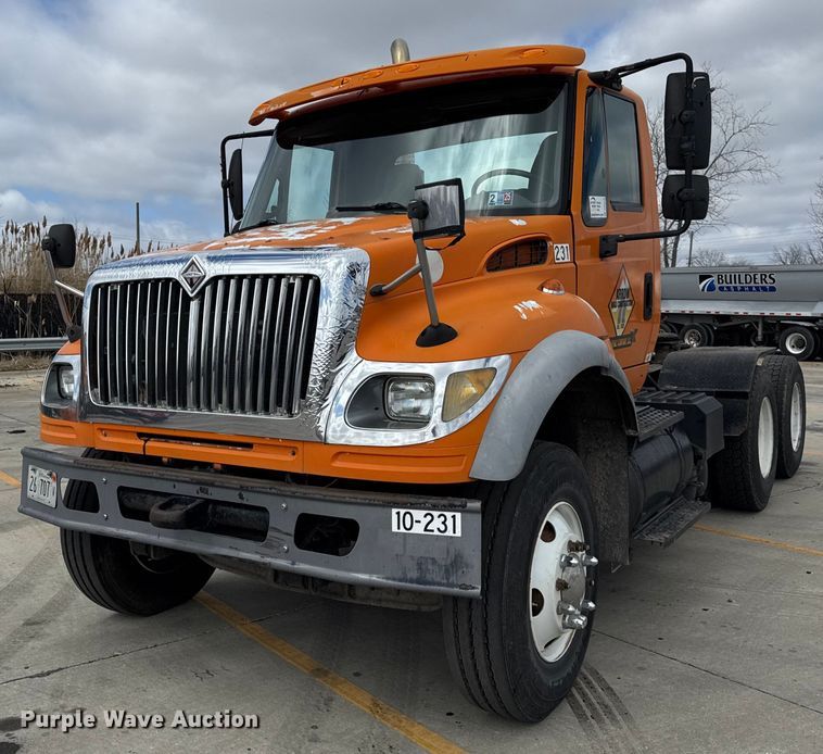 2005 International 7600 semi truck - DU3416