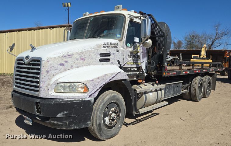 2006 Mack CNX613 rollback truck - DV1329