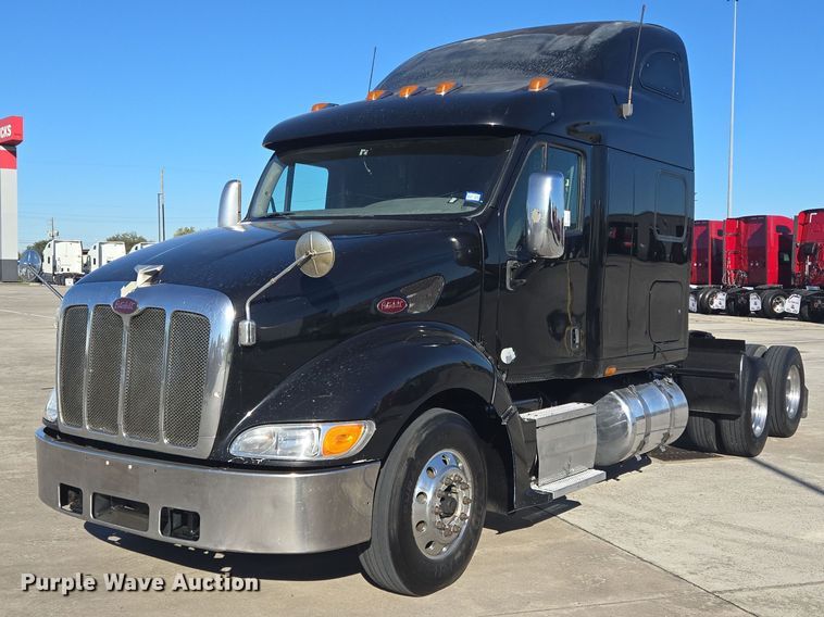 2009 Peterbilt 387 semi truck - DV1370