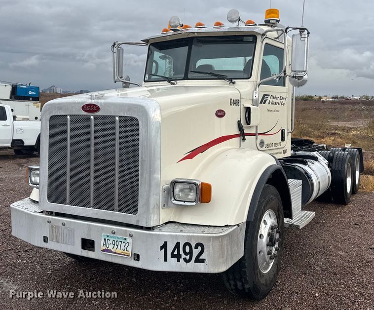 2017 Peterbilt 365 semi truck - DY6974