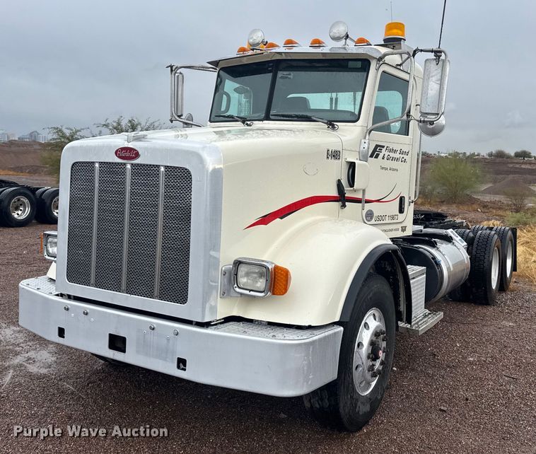2017 Peterbilt 365 semi truck - DY6975