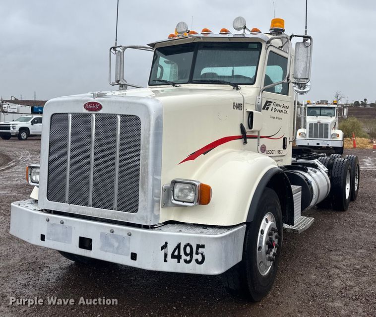 2017 Peterbilt 365 semi truck - DY6976