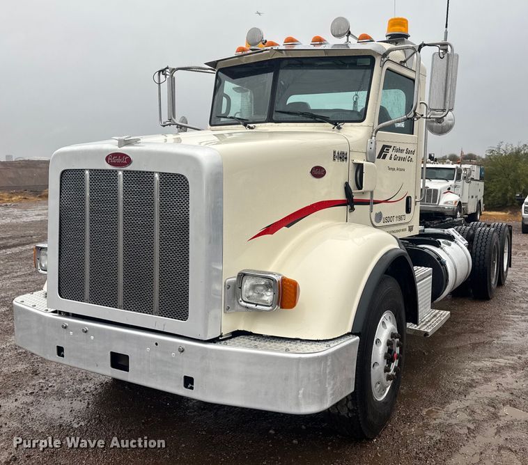 2017 Peterbilt 365 semi truck - DY6978