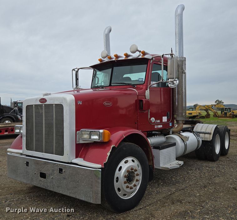 2012 Peterbilt 367 semi truck - EC0877