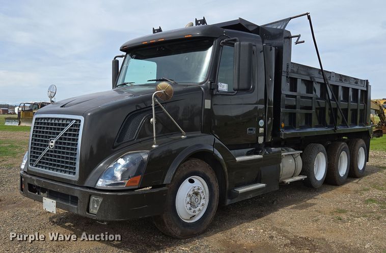 2012 Volvo VNL dump truck - EC0878