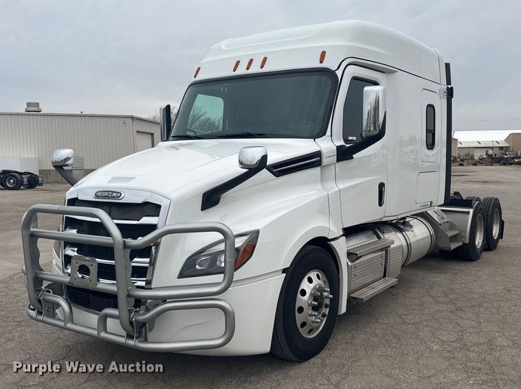 2020 Freightliner Cascadia 126 semi truck - EG6282