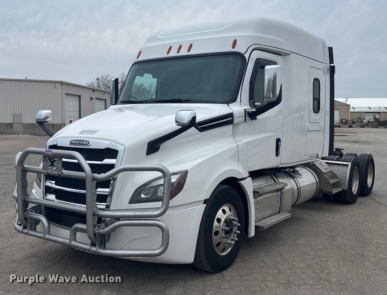 2020 Freightliner Cascadia 126 semi truck - EG6285