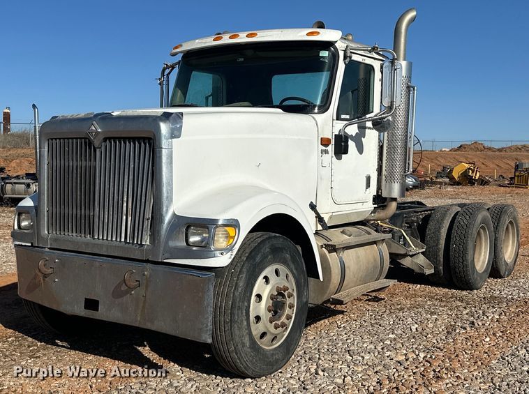 2005 International 9900i truck cab and chassis - EK0460