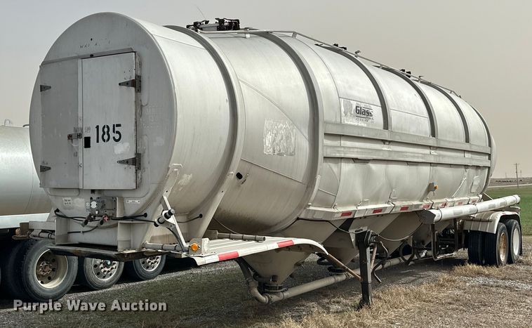 1976 Butler pneumatic dry bulk trailer - EK0524