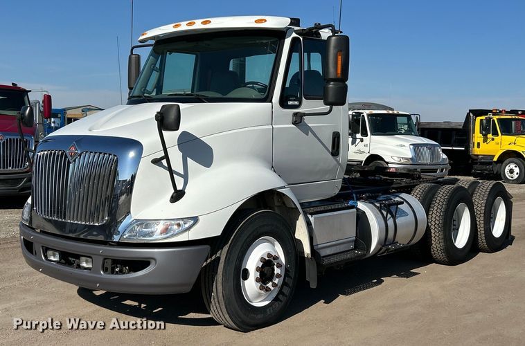 2015 International 8600 SBA semi truck - EK2732