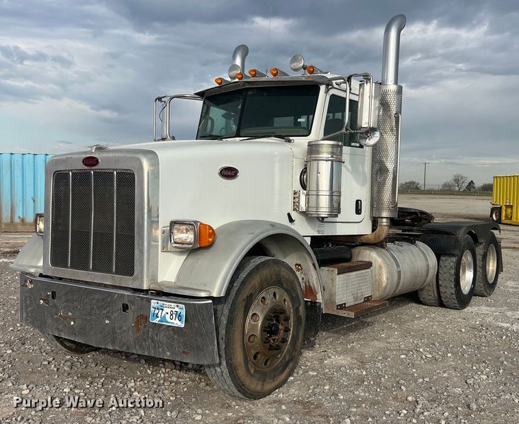 2013 Peterbilt 367 semi truck - EL5547