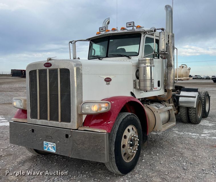 2014 Peterbilt 388 semi truck - EL5548