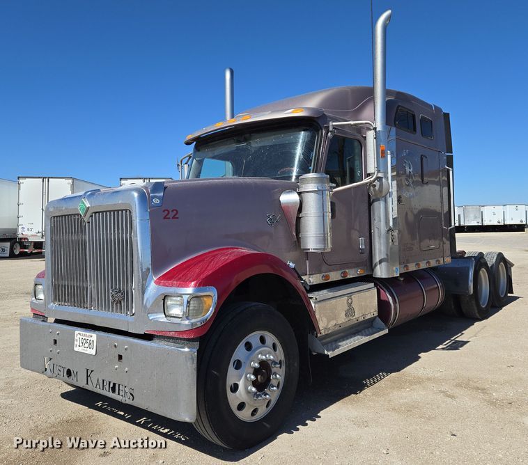 2000 International 9900i semi truck - EN8819