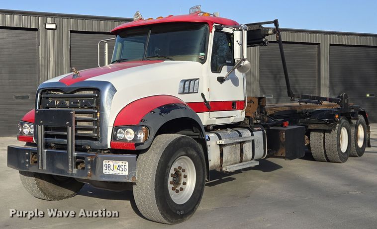 2011 Mack GU713 roll-off container truck - EQ6847