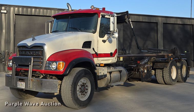 2005 Mack Granite CV713 roll-off container truck - EQ6848