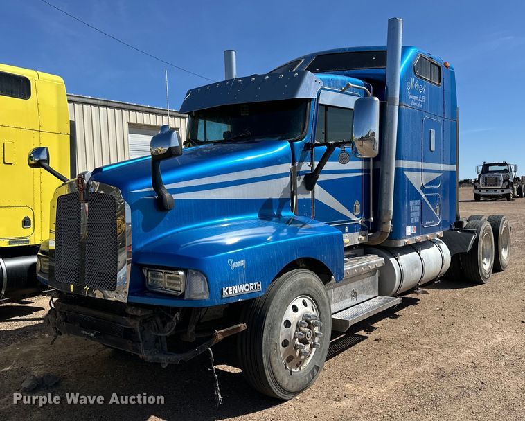1993 Kenworth T600 semi truck - ER8935