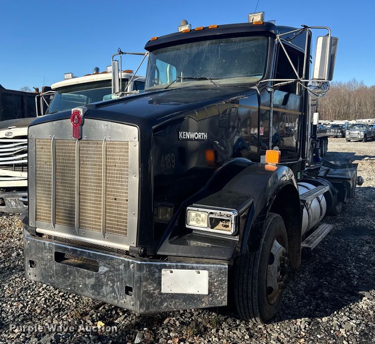 2014 Kenworth T800 truck cab and chassis - YA0286