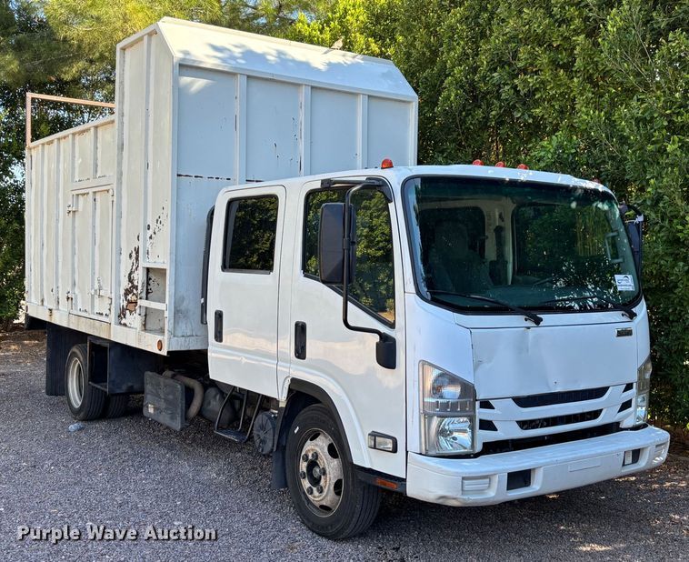 2016 Isuzu NRR chipper truck - DH8647
