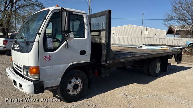 2004 Isuzu NPR flatbed truck - DM5620