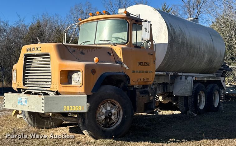 1991 Mack DM690S tank truck - DO0008