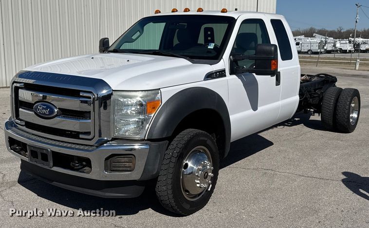 2012 Ford F550 Super Duty XLT SuperCab truck cab and chassis - DO0656