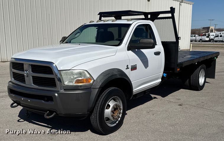 2011 Dodge Ram 5500HD flatbed truck - DO0657