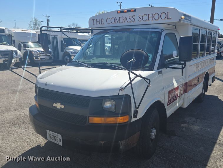 2004 Chevrolet Express school bus - DW1886
