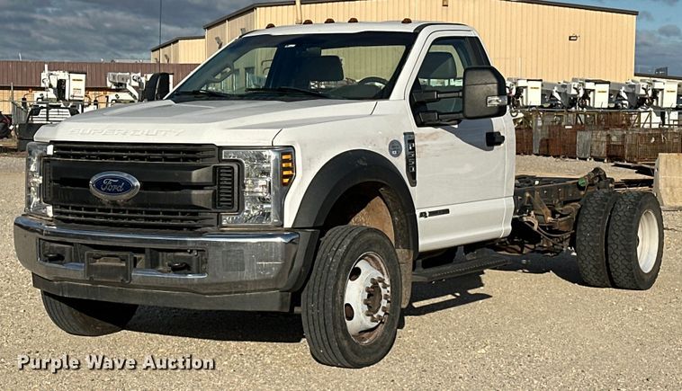 2019 Ford F550 Super Duty truck cab and chassis - DW5106