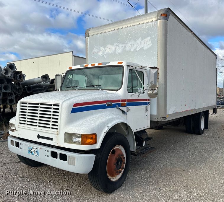 1998 International 4700 4X2 box truck - DW5107