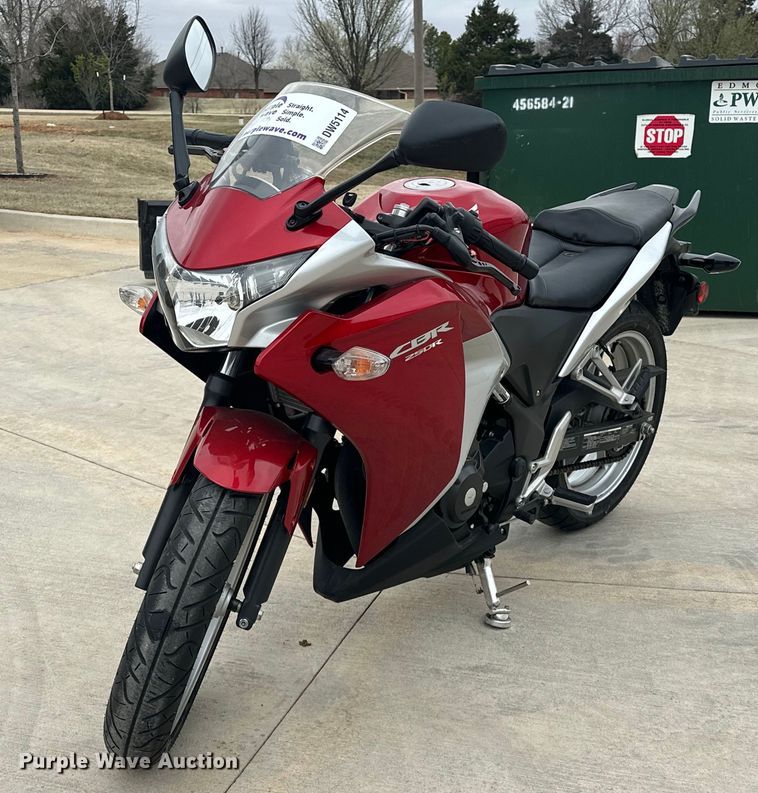 2011 Honda CBR250R motorcycle - DW5114