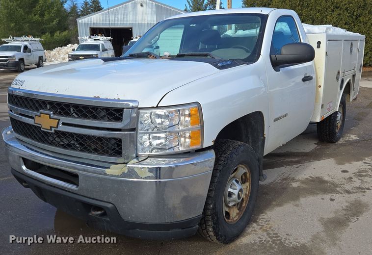 2013 Chevrolet Silverado 2500HD utility bed pickup truck - EC4022
