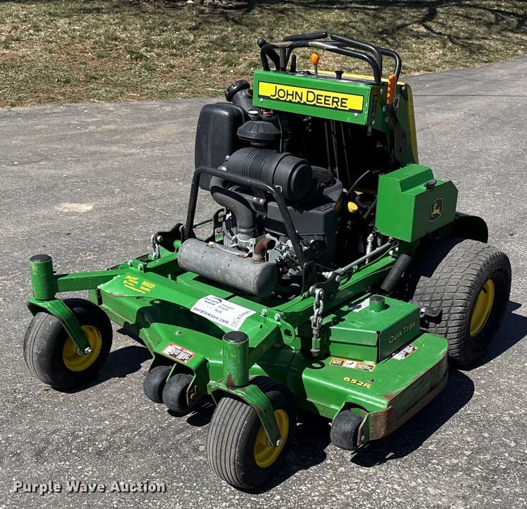 2019 John Deere 652R ZTR lawn mower - ED4083