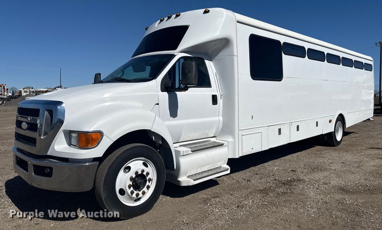 2008 Ford F650 Super Duty shuttle bus - EG2592