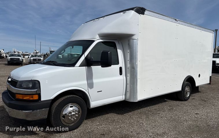 2022 Chevrolet Express box truck - EG2605
