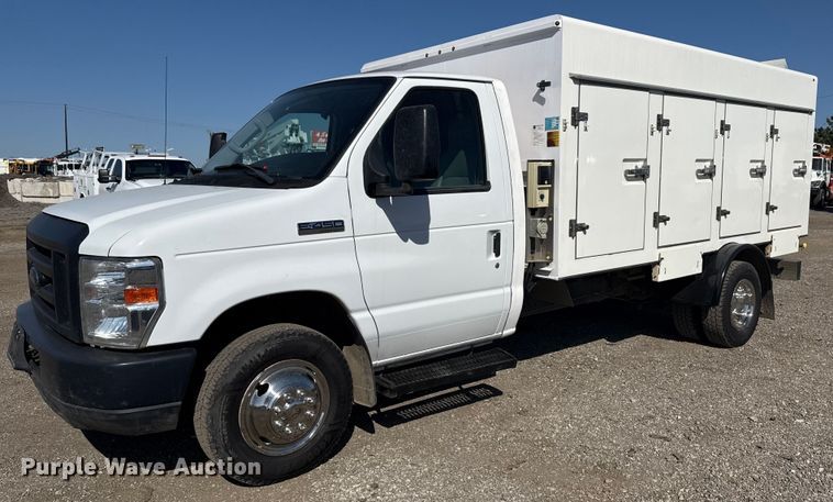 2018 Ford E450 Super Duty refrigerated truck - EG2645