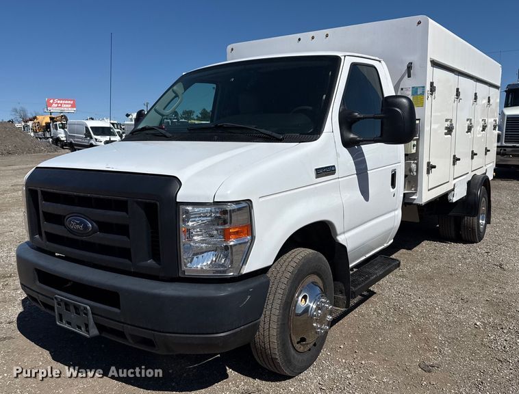 2018 Ford E450 Super Duty refrigerated truck - EG5671