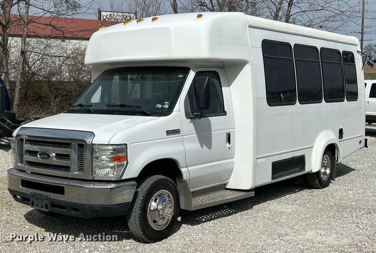 2011 Ford E350 Super Duty shuttle bus - EK2786