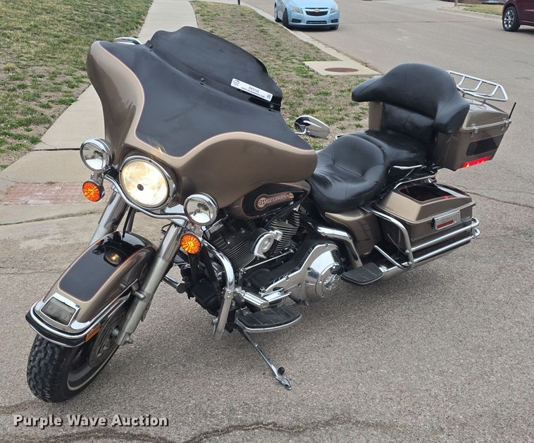 2005 Harley Davidson Electra Glide Classic motorcycle - EK5102