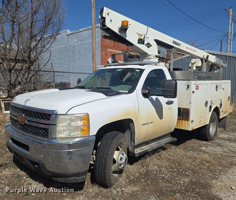 2013 Chevrolet Silverado 3500HD bucket truck - EO0613