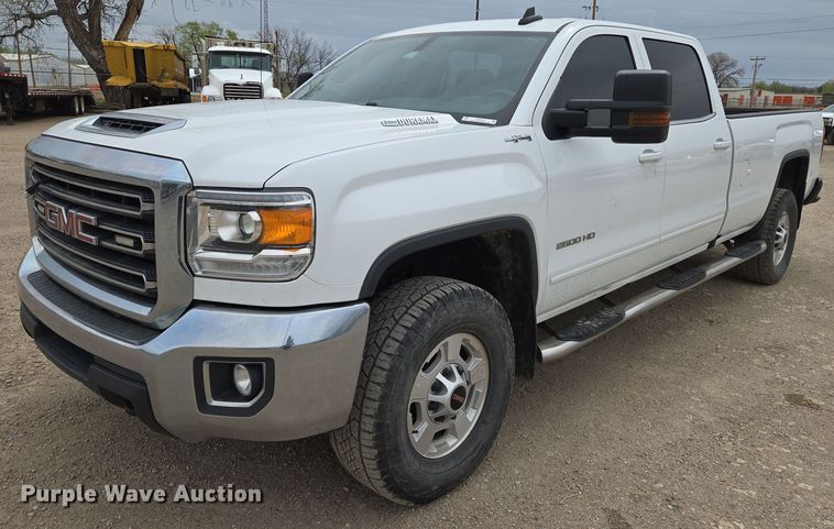 2018 GMC Sierra 2500HD Crew Cab pickup truck - EO0643