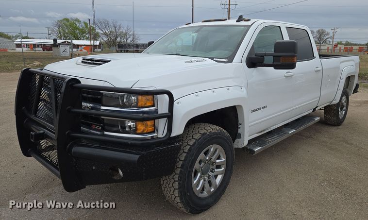 2019 Chevrolet Silverado 3500HD Crew Cab pickup truck - EO0644